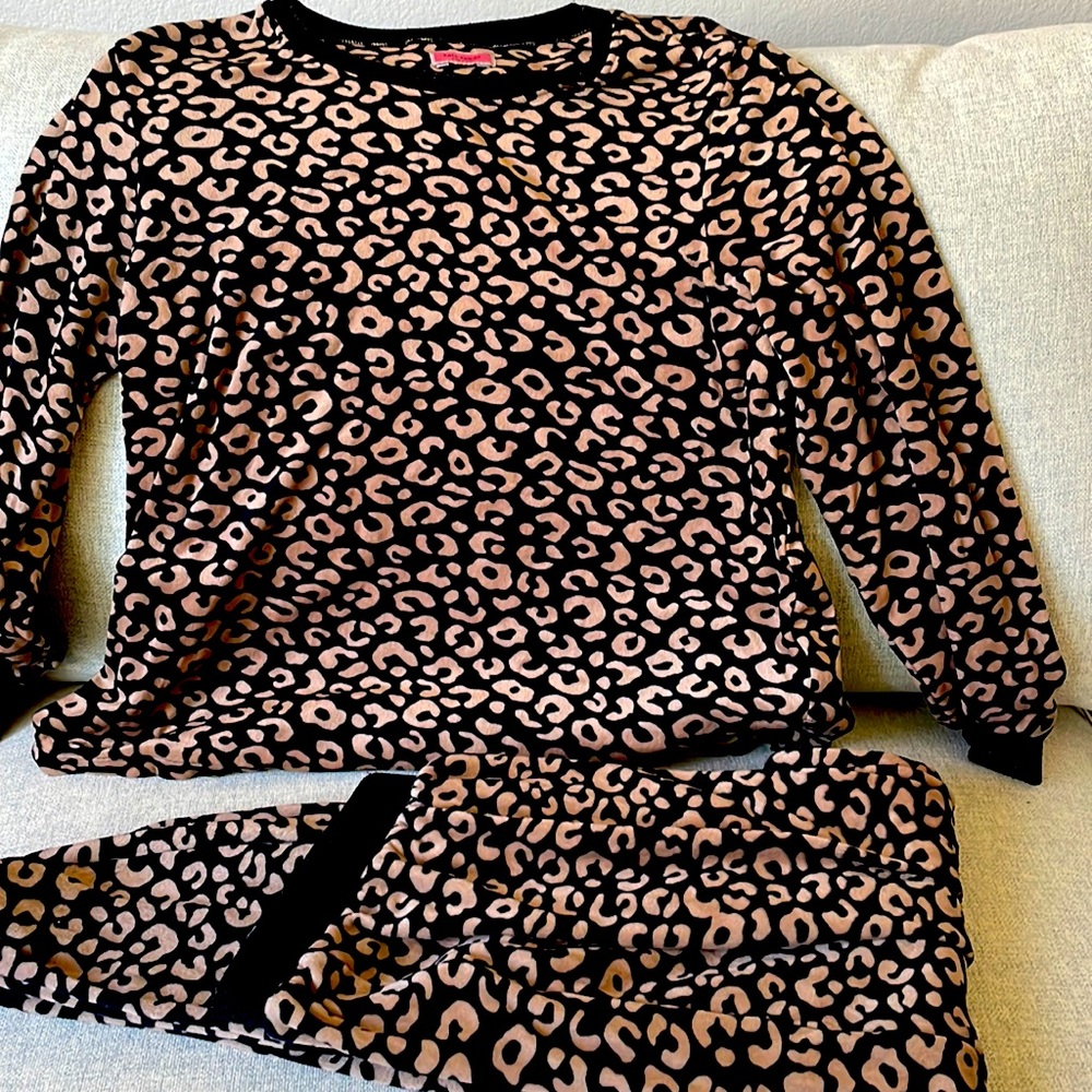 Kate Spade Leopard print loungewear size M